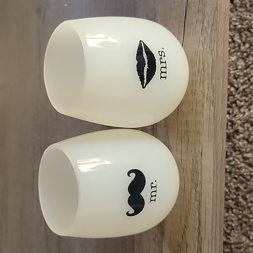 Mr and Mrs silicone wine glasses